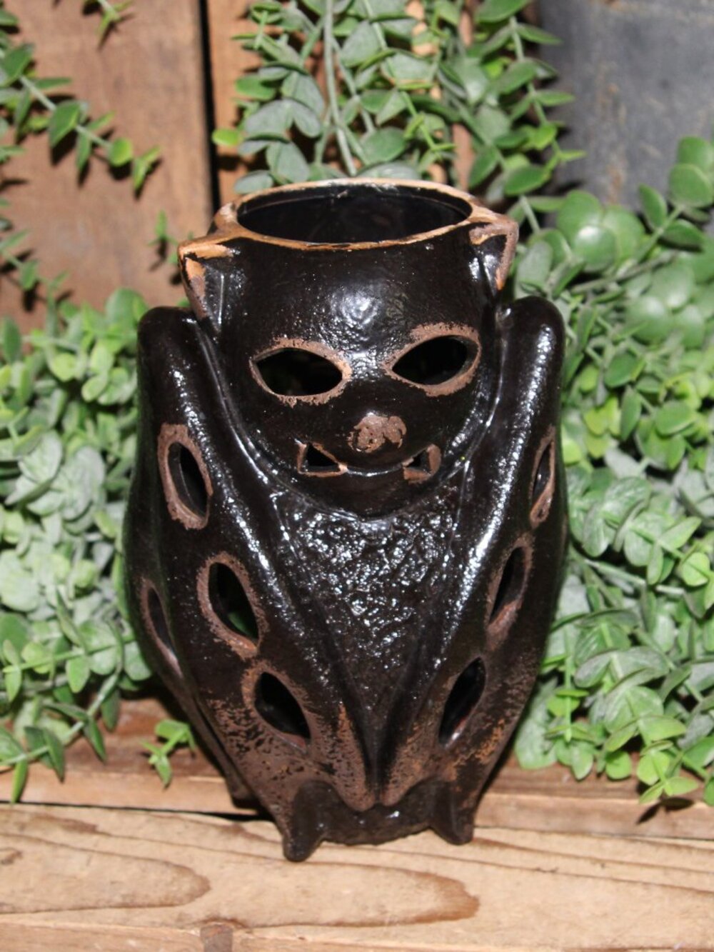 Unique Dark Moody Gothic Acedamia VTG Ceramic Filigree Bat Tea Light Holder - Picture 1 of 6